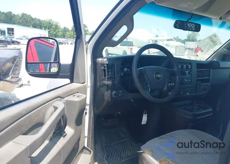 2016 Chevrolet Express 2500 Work Van z USA, uszkodzony, nr VIN 1GCWGAFF2G1334493